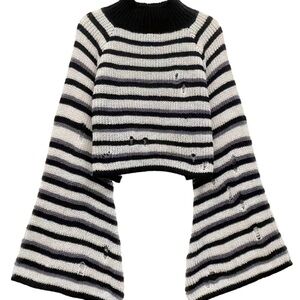 Batwing distressed super crop sweater M